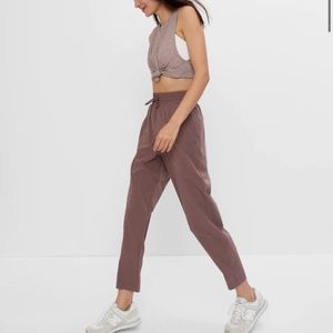 Gap Fit High Rise Runaround Pants - New With Tags